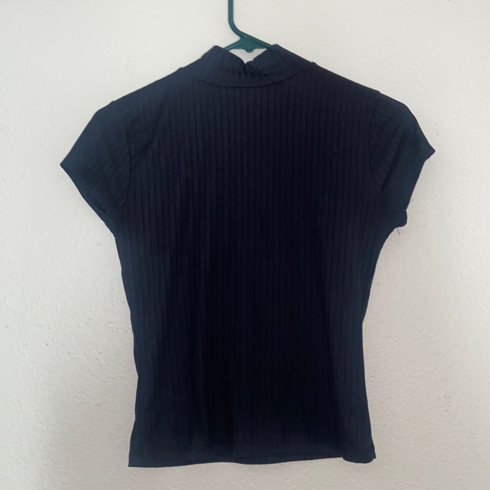 Short sleeve black shirt